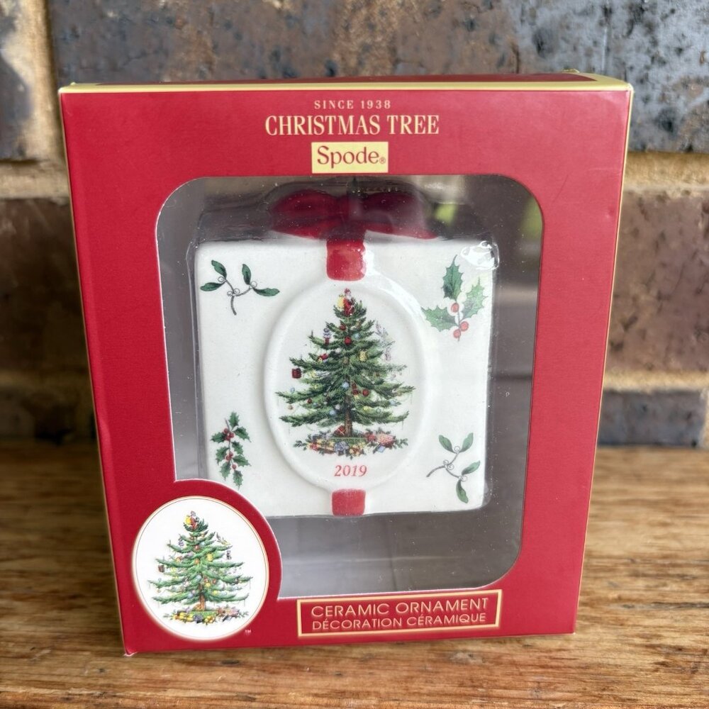 Spode Christmas Tree GIFT BOX Present ORNAMENT - Ceramic with Bow 2019 - NEW